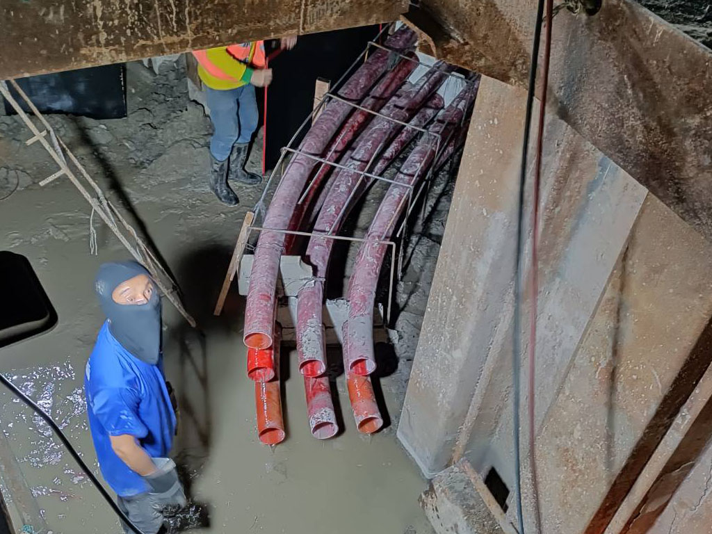 งานบริการดัดท่อ – ถนนศรีนครินทร์ โครงการรถไฟฟ้าสายสีเหลือง 4